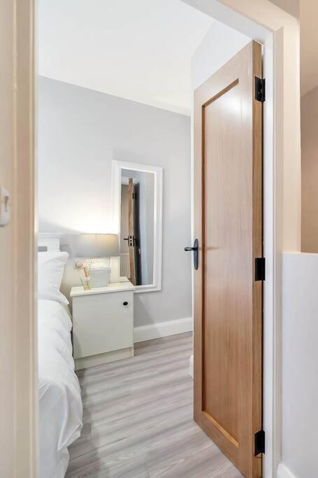 Ardoyne Lodge 'Sleeping 4 Guests' Belfast Eksteriør billede