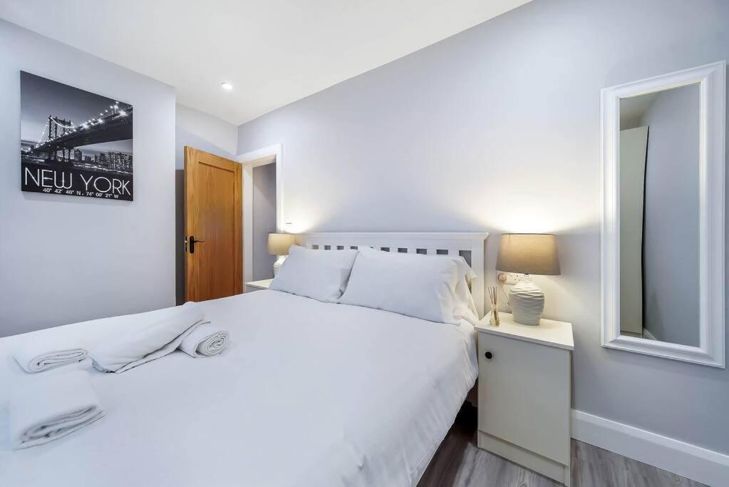 Ardoyne Lodge 'Sleeping 4 Guests' Belfast Eksteriør billede
