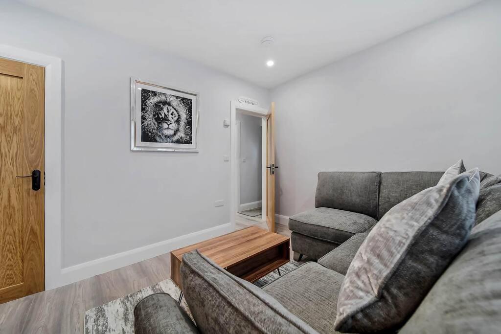 Ardoyne Lodge 'Sleeping 4 Guests' Belfast Eksteriør billede