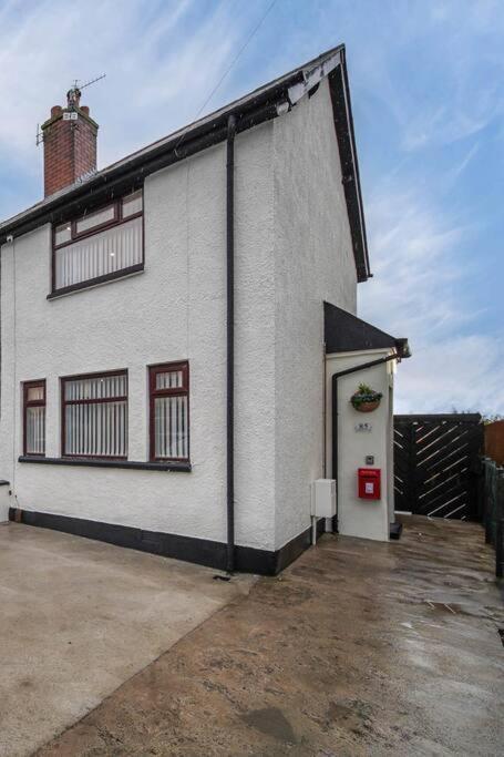 Ardoyne Lodge 'Sleeping 4 Guests' Belfast Eksteriør billede