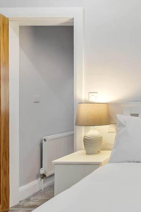 Ardoyne Lodge 'Sleeping 4 Guests' Belfast Eksteriør billede