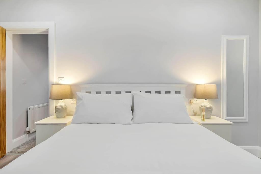 Ardoyne Lodge 'Sleeping 4 Guests' Belfast Eksteriør billede