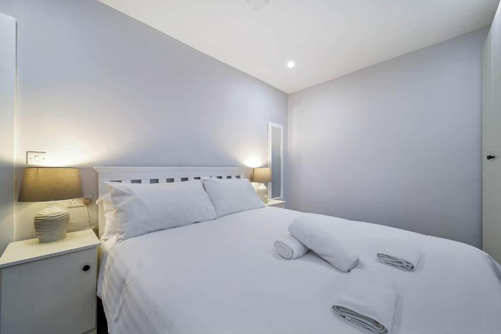 Ardoyne Lodge 'Sleeping 4 Guests' Belfast Eksteriør billede