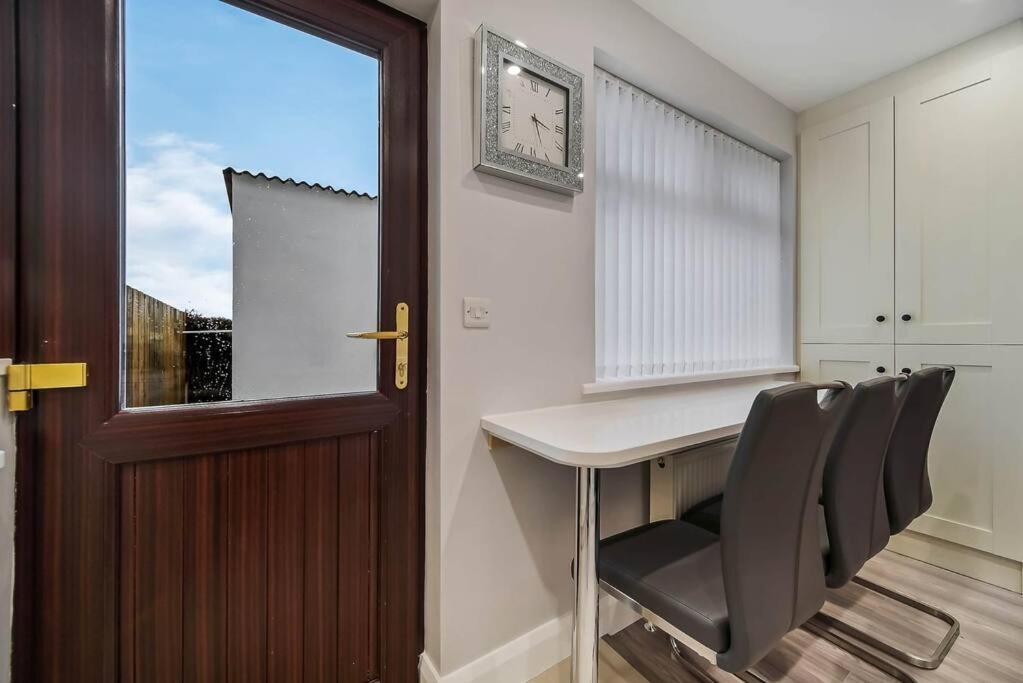 Ardoyne Lodge 'Sleeping 4 Guests' Belfast Eksteriør billede