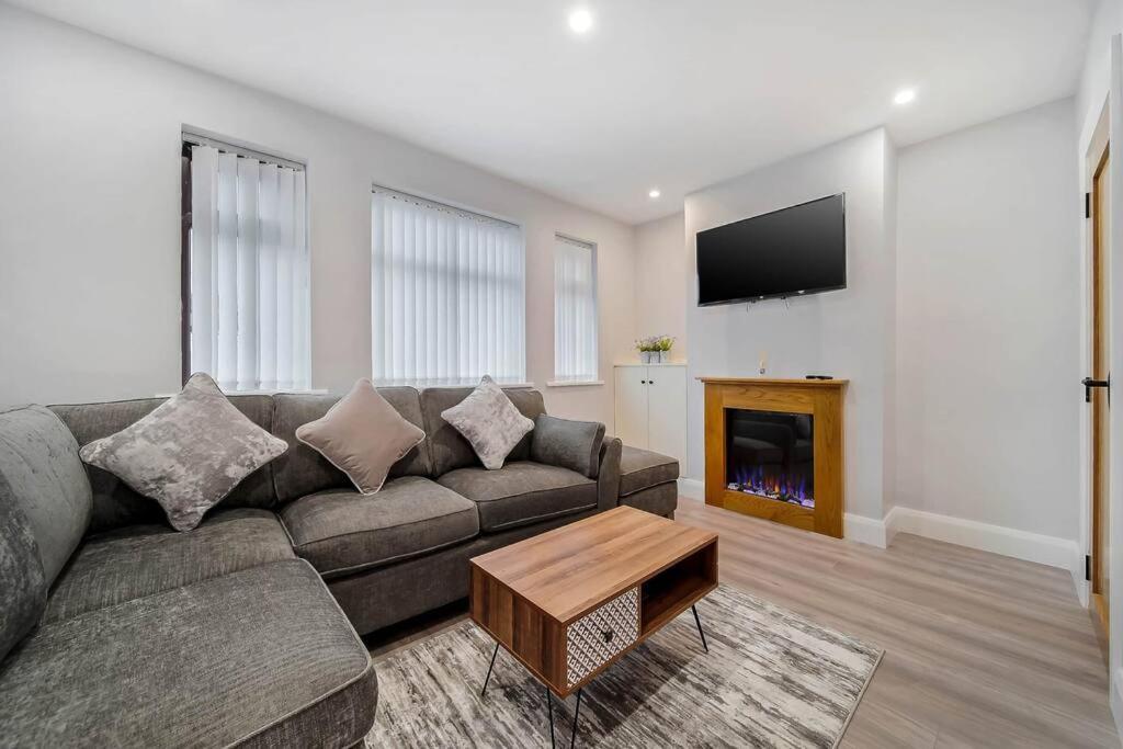 Ardoyne Lodge 'Sleeping 4 Guests' Belfast Eksteriør billede