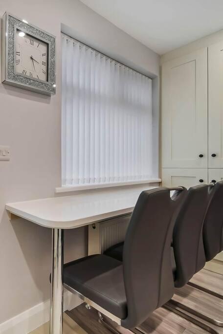 Ardoyne Lodge 'Sleeping 4 Guests' Belfast Eksteriør billede