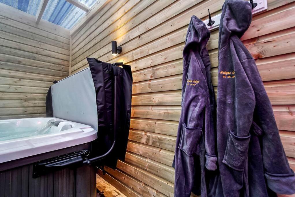 Ardoyne Lodge 'Sleeping 4 Guests' Belfast Eksteriør billede