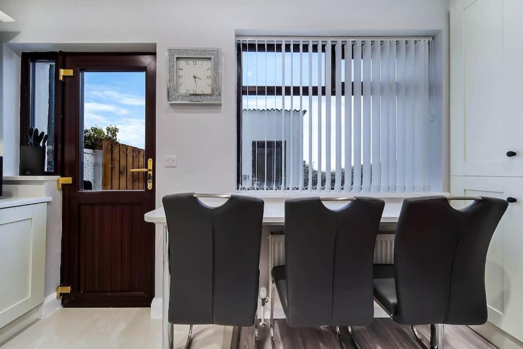 Ardoyne Lodge 'Sleeping 4 Guests' Belfast Eksteriør billede