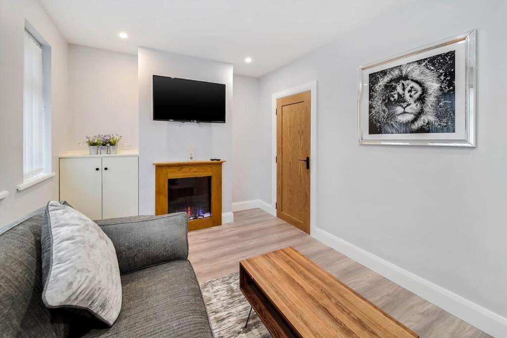 Ardoyne Lodge 'Sleeping 4 Guests' Belfast Eksteriør billede