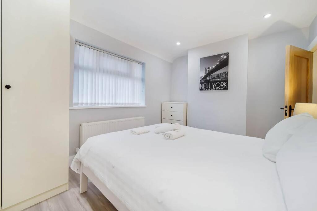 Ardoyne Lodge 'Sleeping 4 Guests' Belfast Eksteriør billede